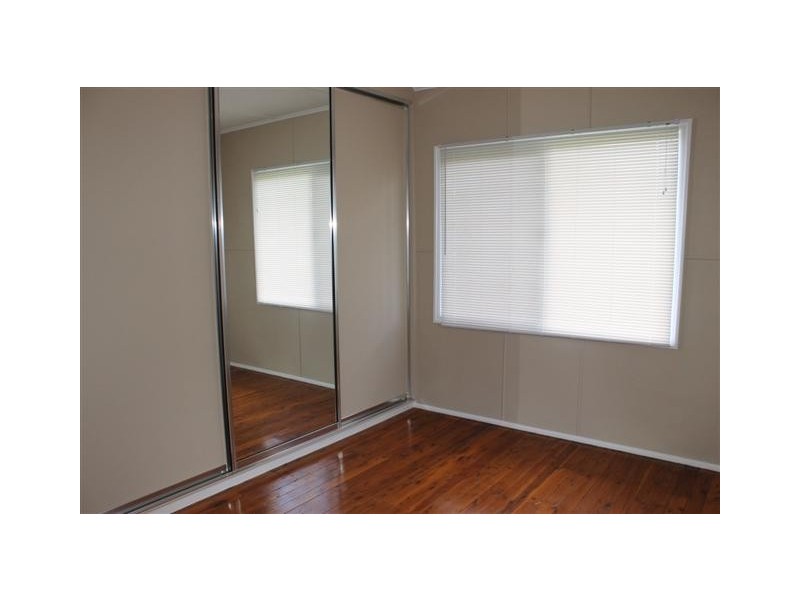 4 Wooburn Street, Dalby QLD 4405