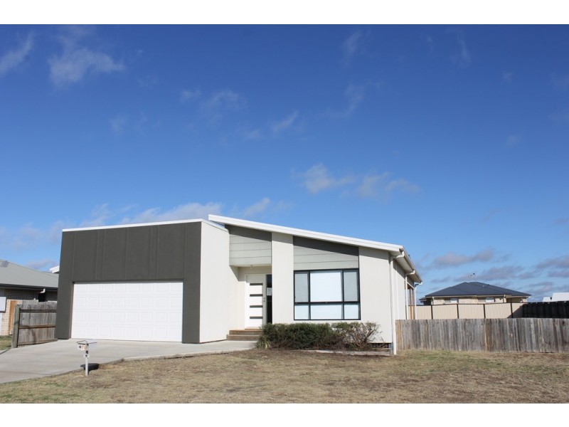 17 Gosden Drive, Dalby QLD 4405