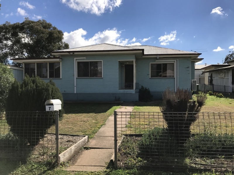7 Hunter St, Dalby QLD 4405