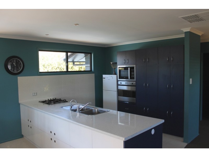 4 Oxley Place, Dalby QLD 4405