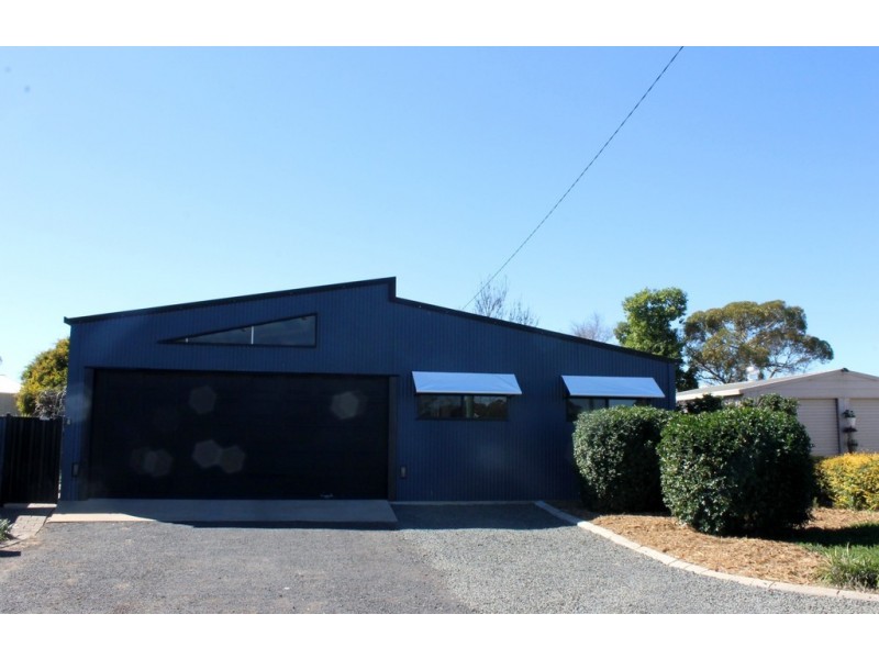 4 Oxley Place, Dalby QLD 4405