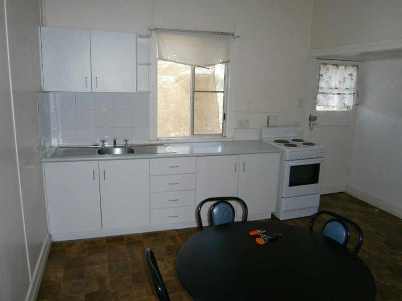 11 Dan Street, Dalby QLD 4405