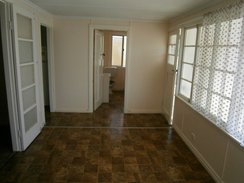 11 Dan Street, Dalby QLD 4405