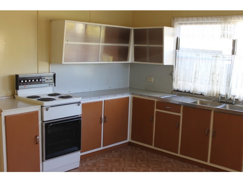 15 Knox Street, Dalby QLD 4405