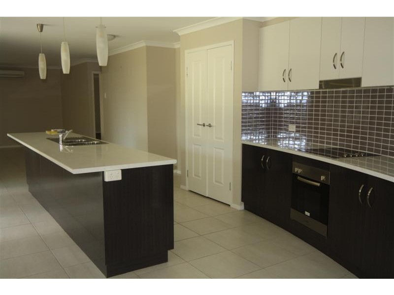 8 St Andrews Chase, Dalby QLD 4405