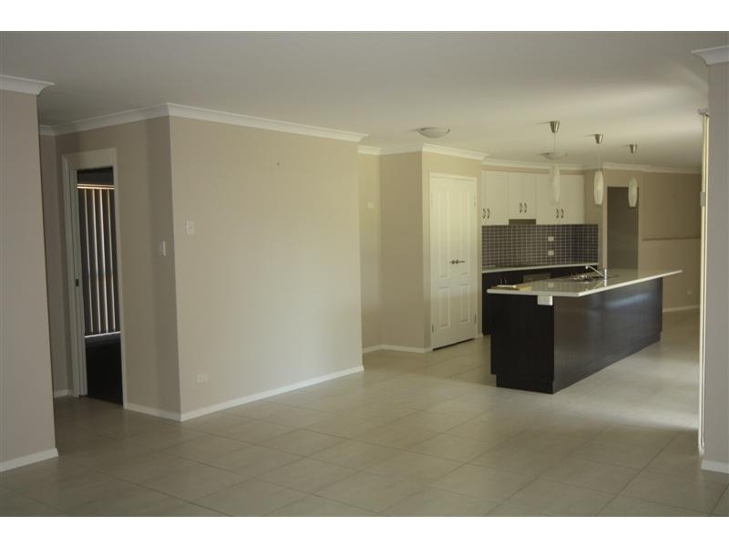 8 St Andrews Chase, Dalby QLD 4405