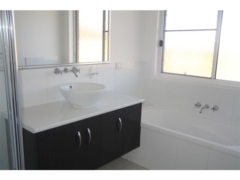 8 St Andrews Chase, Dalby QLD 4405