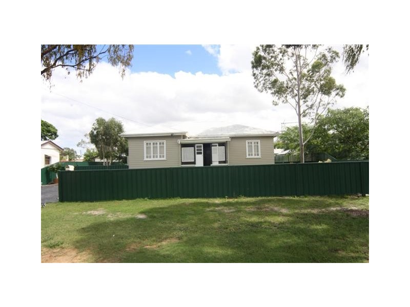 110 Pratten Street, Dalby QLD 4405