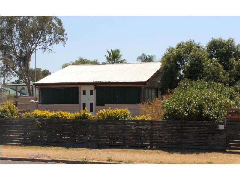 73 Taylor Street, Cecil Plains QLD 4407