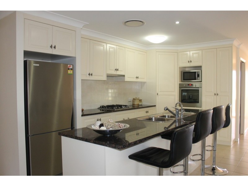 14 Banjo Patterson Place, Dalby QLD 4405