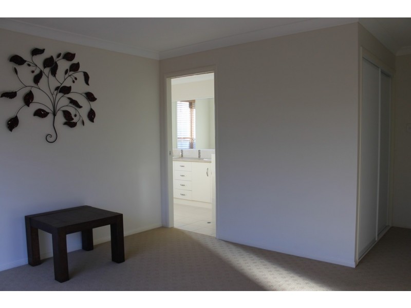 14 Banjo Patterson Place, Dalby QLD 4405