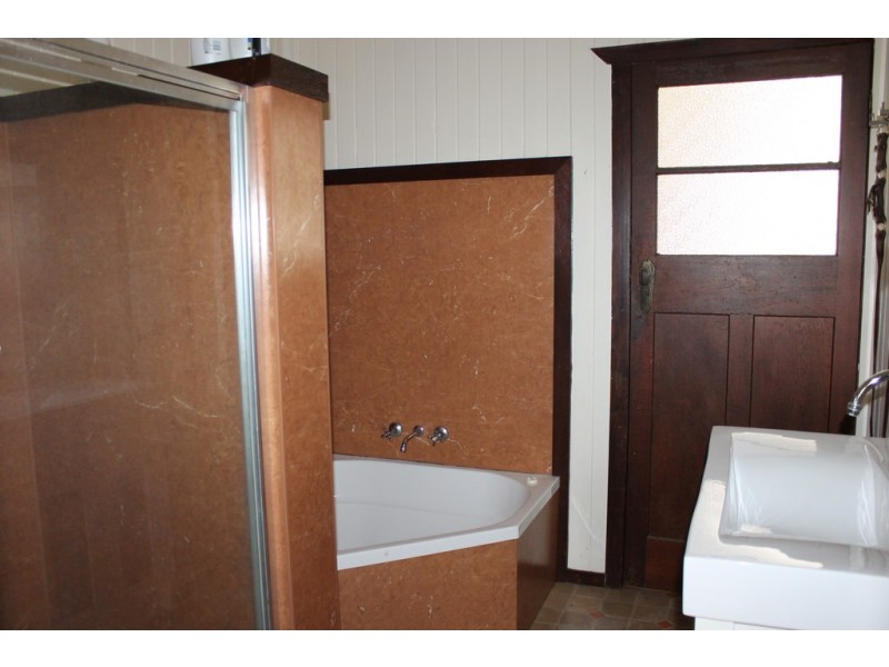 2 Higginbotham Street, Dalby QLD 4405