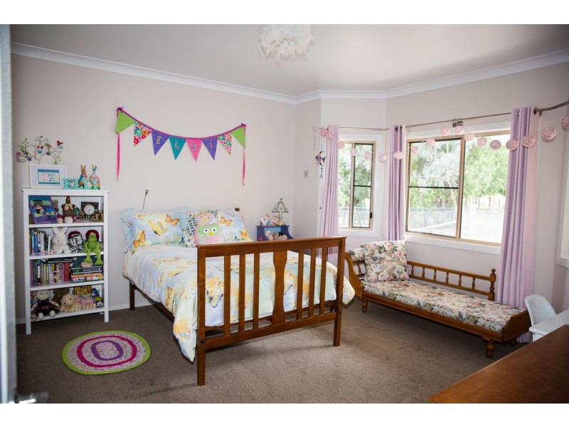 29 Kurrajong Drive, Dalby QLD 4405