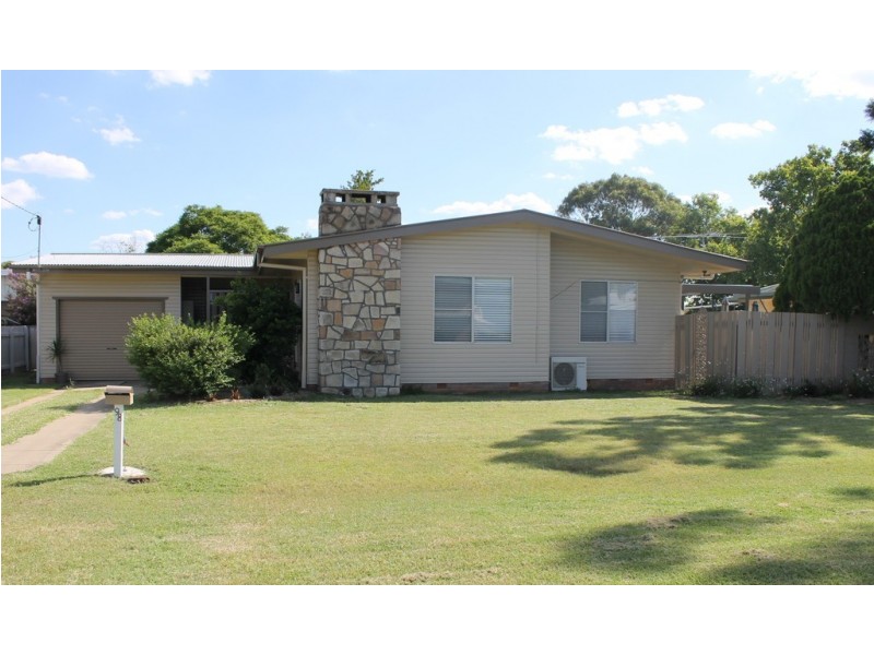 98 Wood Street, Dalby QLD 4405