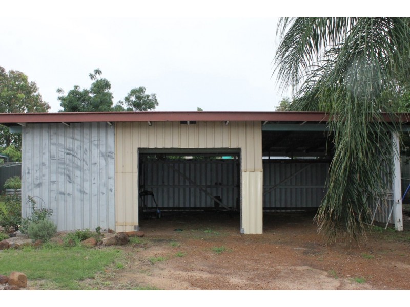 17 Brimblecombe Street, Dalby QLD 4405