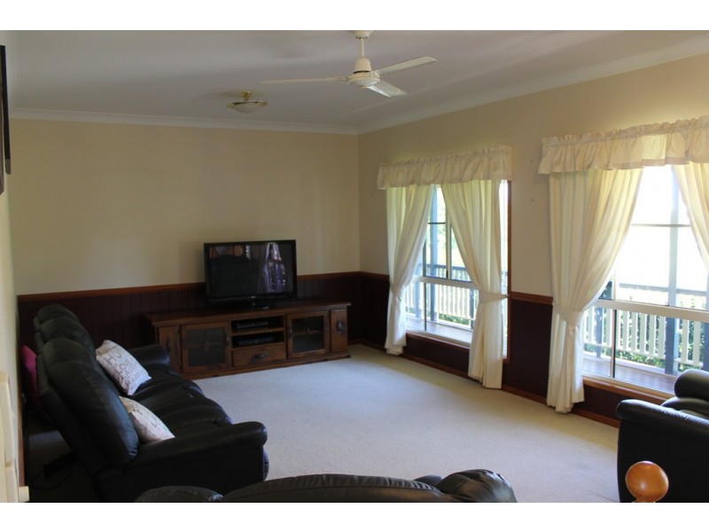 10 Parkers Ave, Dalby QLD 4405