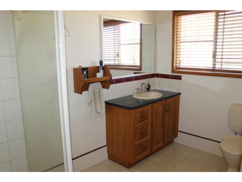 10 Parkers Ave, Dalby QLD 4405