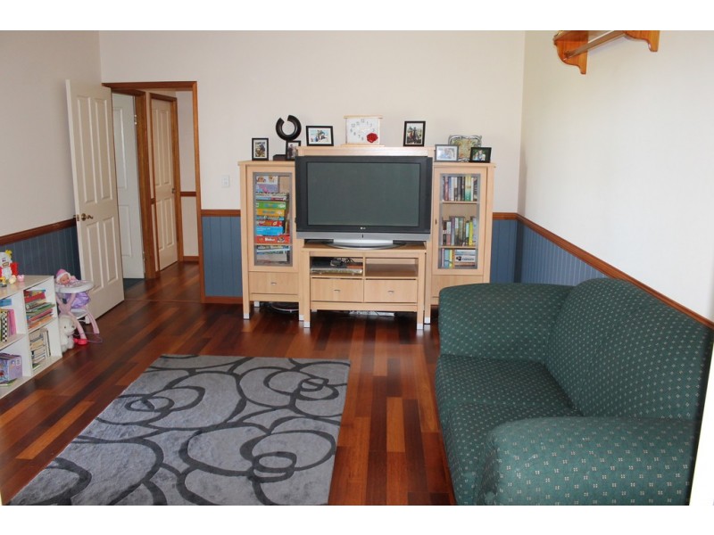 10 Parkers Ave, Dalby QLD 4405