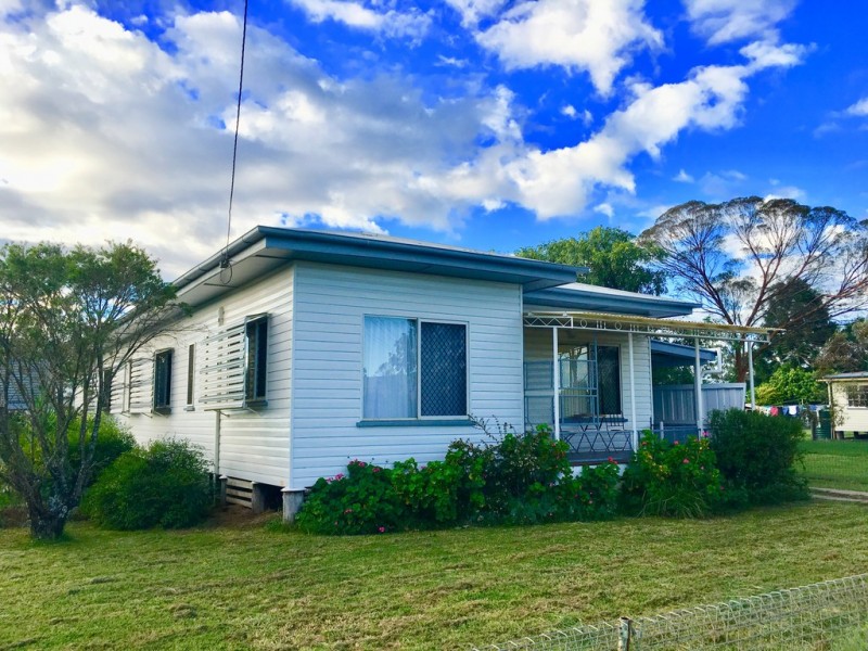 37 Hospital Road, Dalby QLD 4405