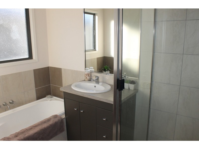 27 Leichhardt Avenue, Dalby QLD 4405