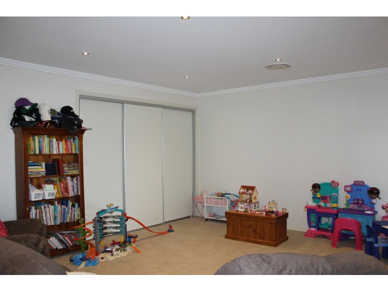 11 Southern Cross Drive, Dalby QLD 4405