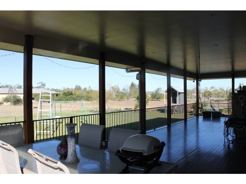 11 Southern Cross Drive, Dalby QLD 4405