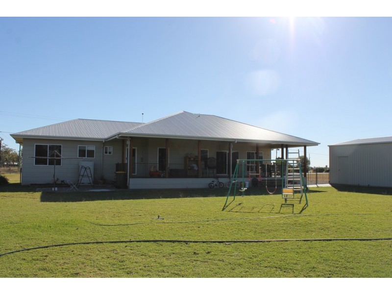 11 Southern Cross Drive, Dalby QLD 4405