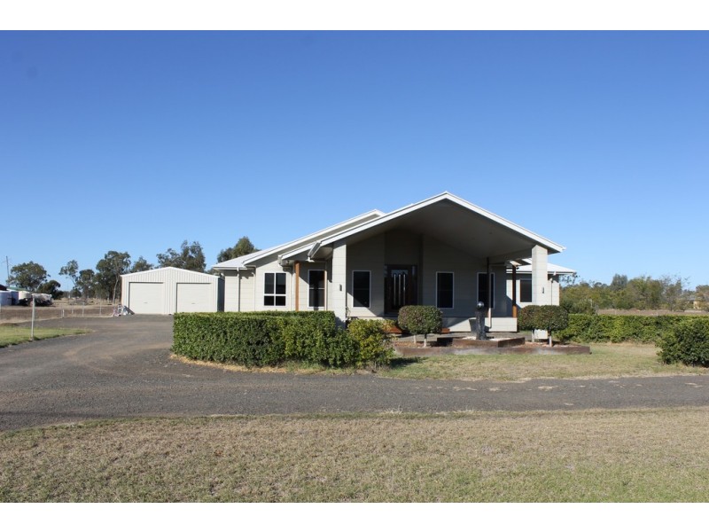 11 Southern Cross Drive, Dalby QLD 4405