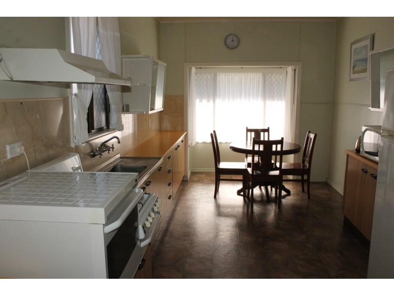 18 Knox Street, Dalby QLD 4405