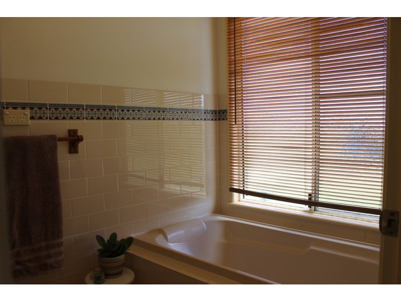 6 Agnes Street, Dalby QLD 4405