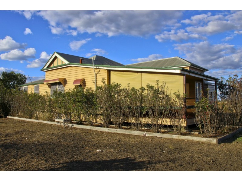 102 Hedge Road, Dalby QLD 4405