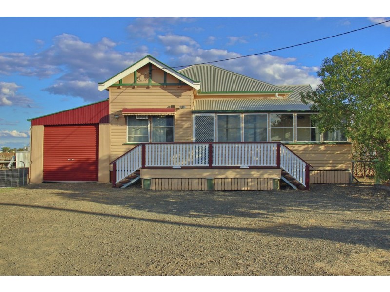 102 Hedge Road, Dalby QLD 4405