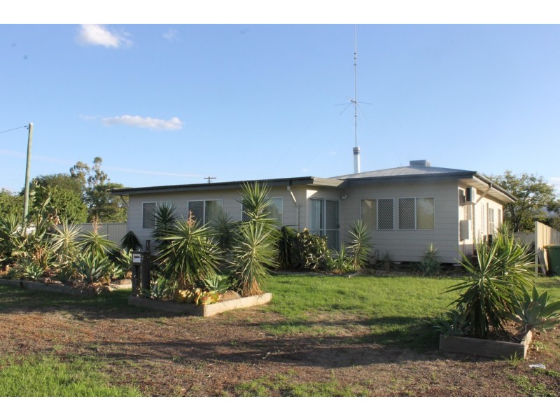 44 Curtis Street, Dalby QLD 4405