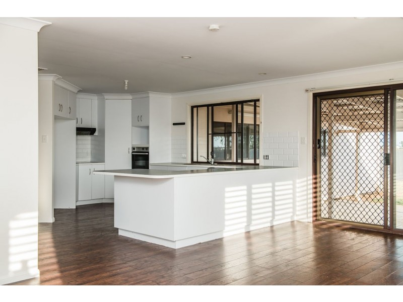 15 Lynette Street, Dalby QLD 4405