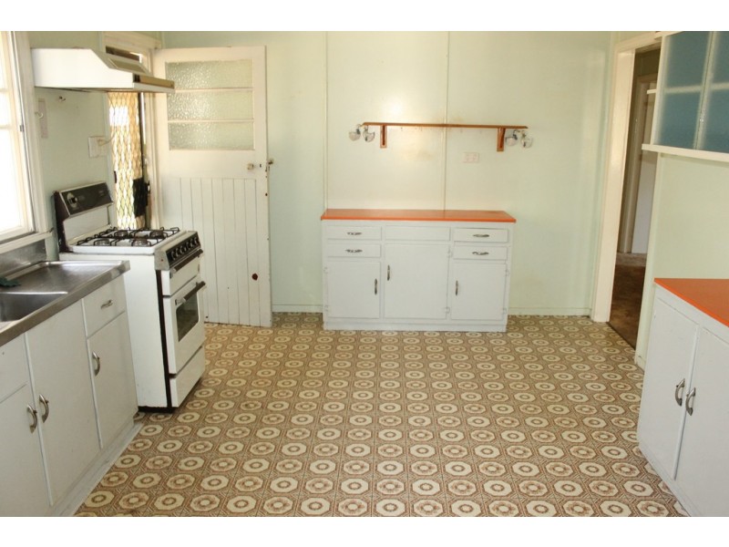 18 Geisel Street, Dalby QLD 4405