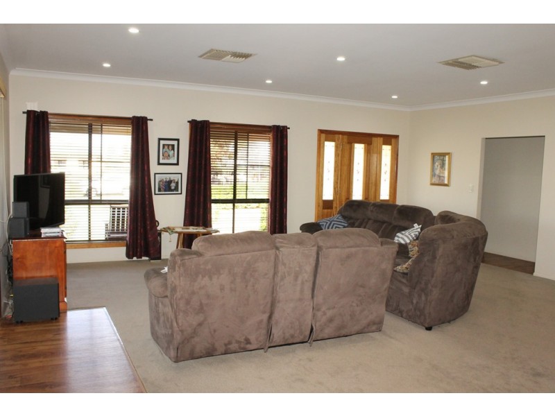 15 Rosina Court, Dalby QLD 4405