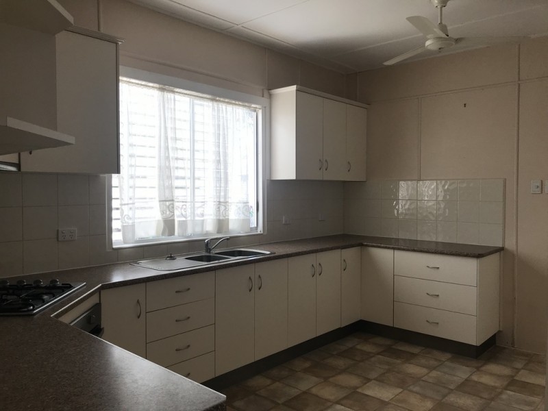 9 Vowles St, Dalby QLD 4405