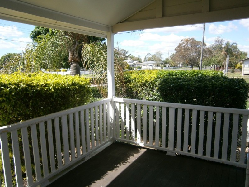 82 Edward Street, Dalby QLD 4405