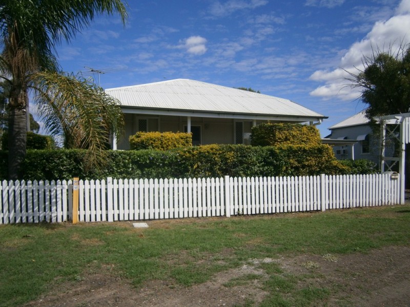 82 Edward Street, Dalby QLD 4405