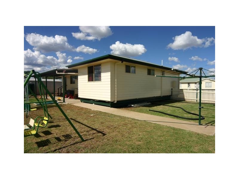 5 Mitchell Place, Dalby QLD 4405