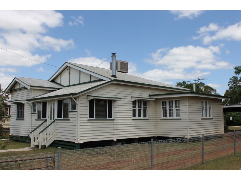 102 Pratten Street, Dalby QLD 4405