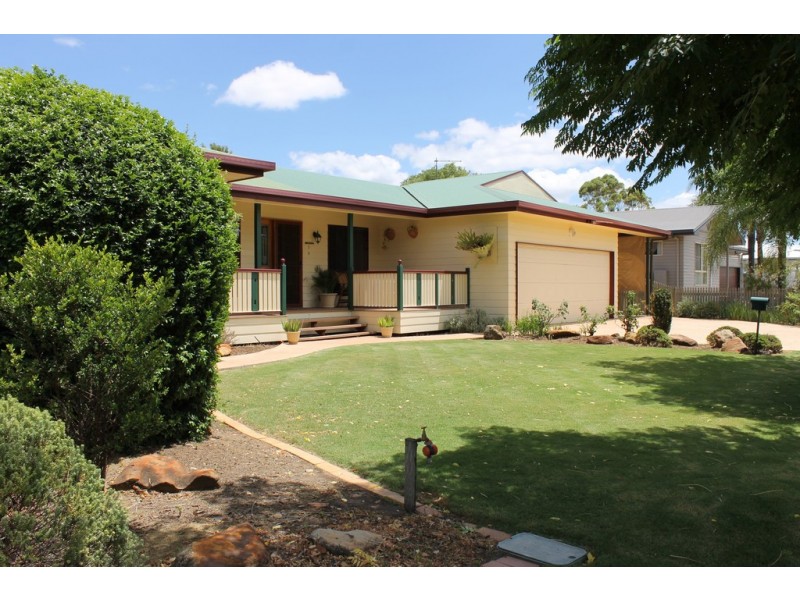 7 Delma Court, Dalby QLD 4405