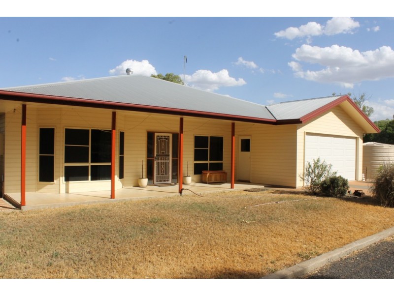 64 Thoroughbred Parade, Dalby QLD 4405