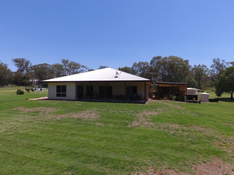 64 Thoroughbred Parade, Dalby QLD 4405