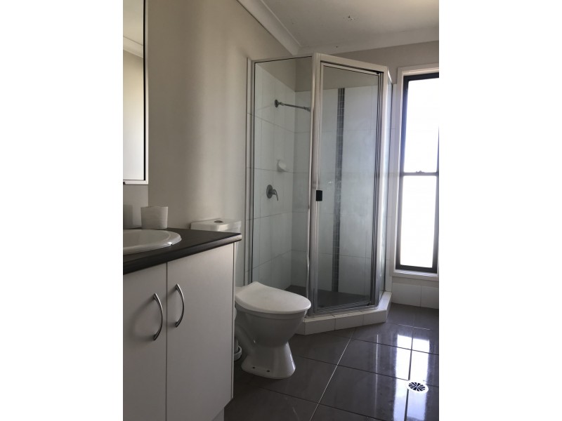 5 Barry Place, Dalby QLD 4405