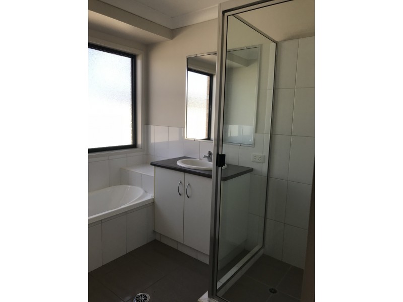 5 Barry Place, Dalby QLD 4405