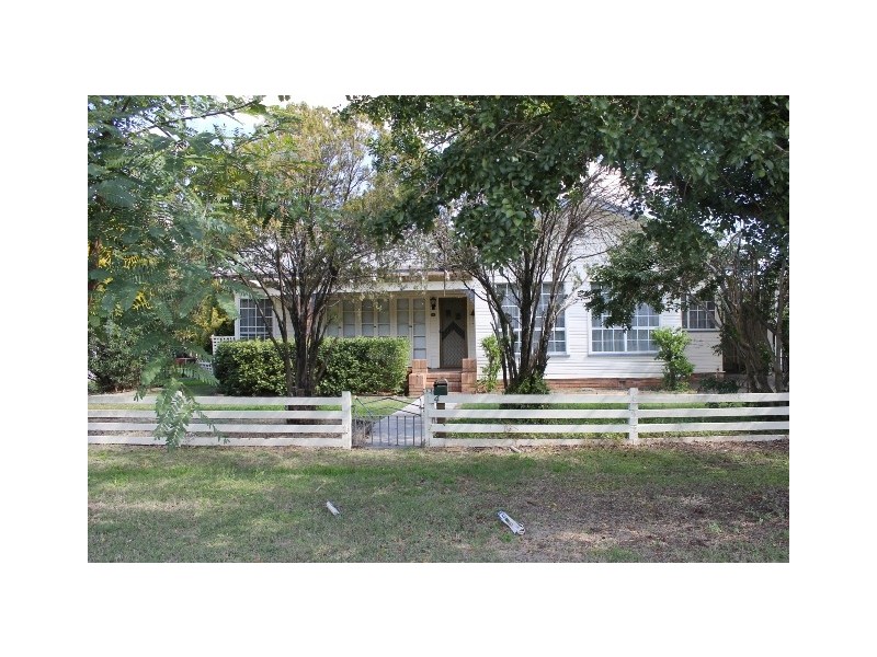 4  CONNELLY STREET, Dalby QLD 4405