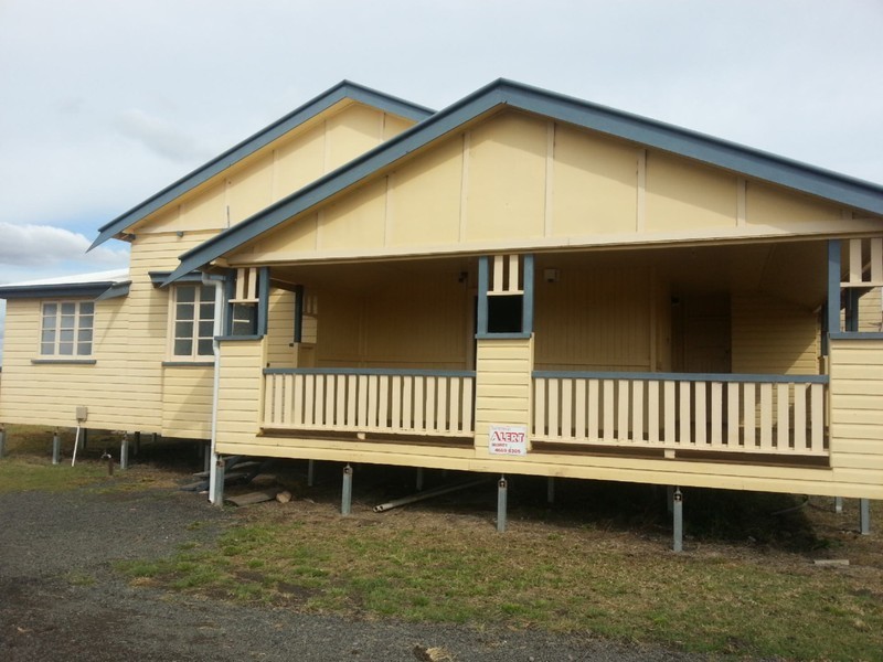 22059 Warrego Hwy, Warra QLD 4411