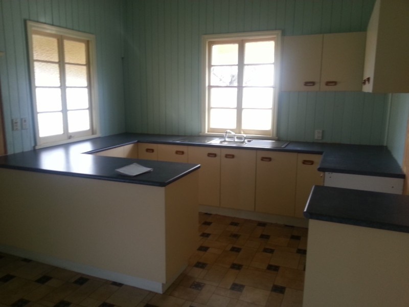 22059 Warrego Hwy, Warra QLD 4411