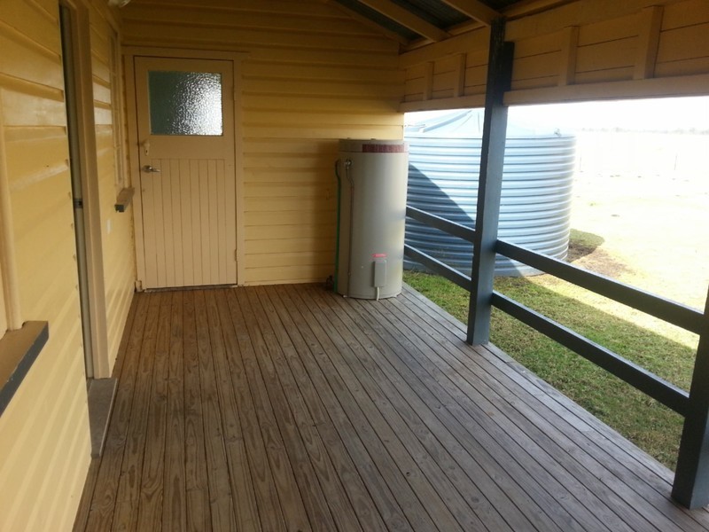 22059 Warrego Hwy, Warra QLD 4411